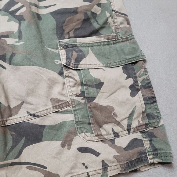 WRANGLER  Camo Cargo Shorts AUTHENTICS ▪︎ Camo Cargo Shorts▪︎ Pockets ▪︎ Size 42 - Picture 8 of 10